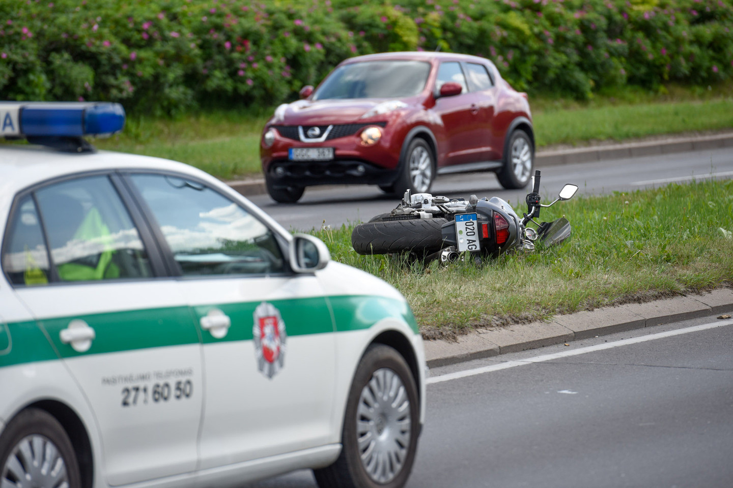Vilniuje apsivertė motociklas, nukentėjo žmogus.