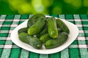 Kam verta valgyti daugiau agurkų, o kam jų vengti