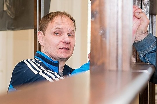 Konstantinas Michailovas teisme demonstravo sovietinę simboliką