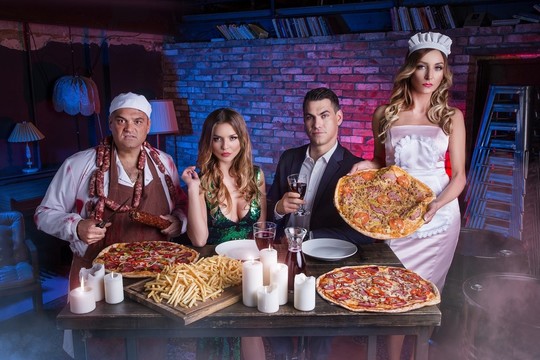 Pramogų pasaulio žvaigždės pasidavė greitojo maisto malonumams