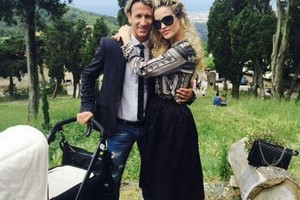 Italijoje su šeima laiką leidžianti Edita Daniūtė tiesiog spindi