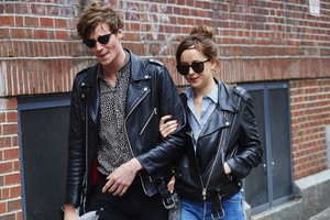 Dakota Johnson išsiskyrė su savo vaikinu Matthew Hittu