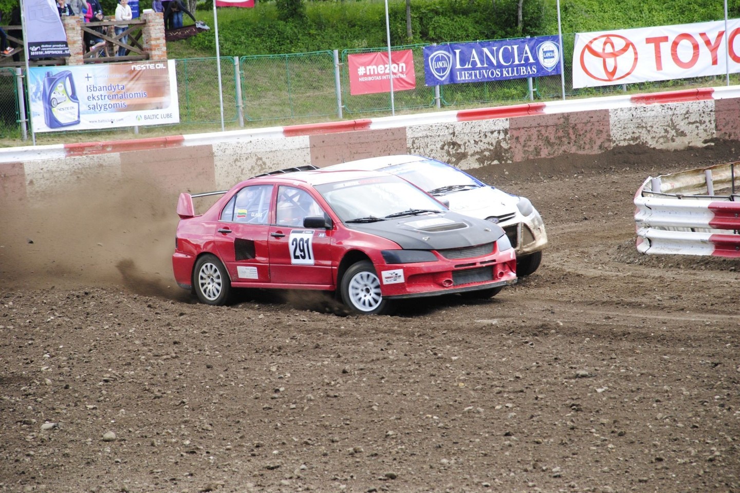 Vienu silpniausių automobilių startavęs Šarūnas Glikas lietuviškame Europos kroso čempionato etape sudarė konkurenciją lyderiams.<br>Organizatorių nuotr.