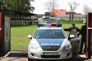 Pranešimų apie sprogmenis banga: lenkai regi sąmokslą