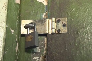 Galimai žagintų mergaičių kaimynai: savaitę neišleido iš namų
