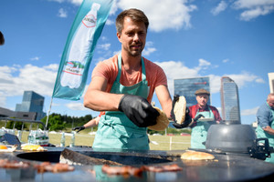 Iškyloje Giedrius Masalskis gamino savo vaikų pamėgtą patiekalą