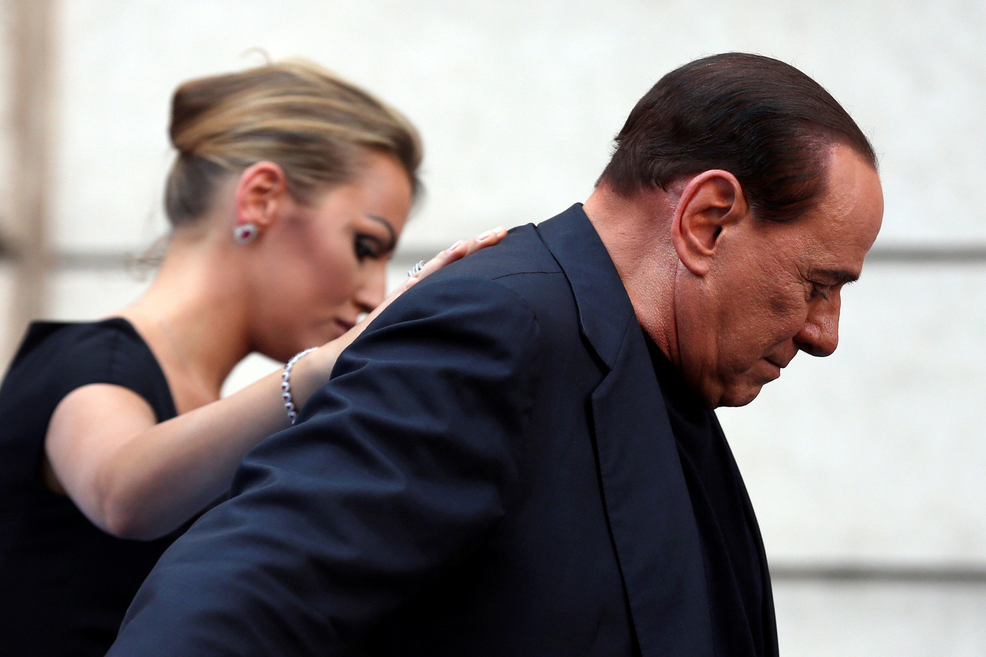 S.Berlusconi prireikė širdies operacijos.<br>Reuters/Scanpix nuotr.