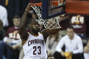 LeBronas Jamesas išlaisvino žvėrį: „Cavs“ sudaužė „Warriors“