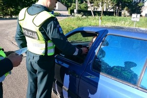 Teisės vairuoti neturėjusį užventiškį išdavė įtartinas poelgis