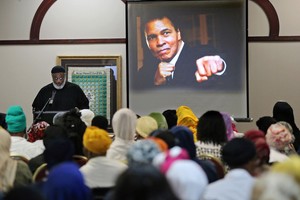 Pasaulis atsisveikina su M. Ali: laidotuvėse – 15 tūkst. žmonių