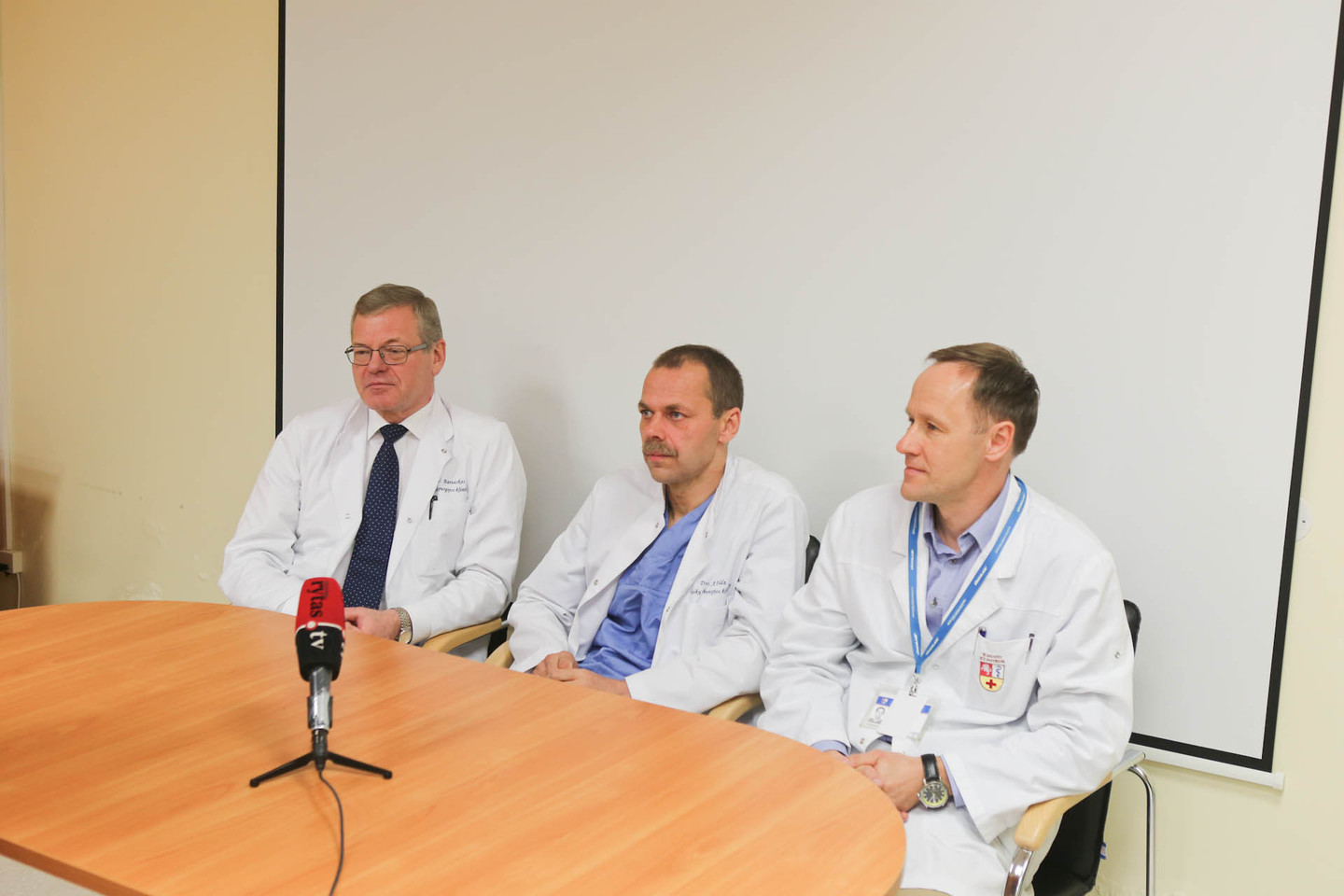 Medikai papasakojo apie atliktą operaciją ir vaikino būklę.<br>G.Bitvinsko nuotr.