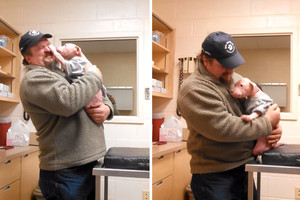 Iš mirties nasrų ištrauktas šuo savo gelbėtojui puolė į glėbį