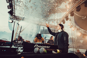 Prasidėjo didžiausias šokių muzikos festivalis „Summerburst“