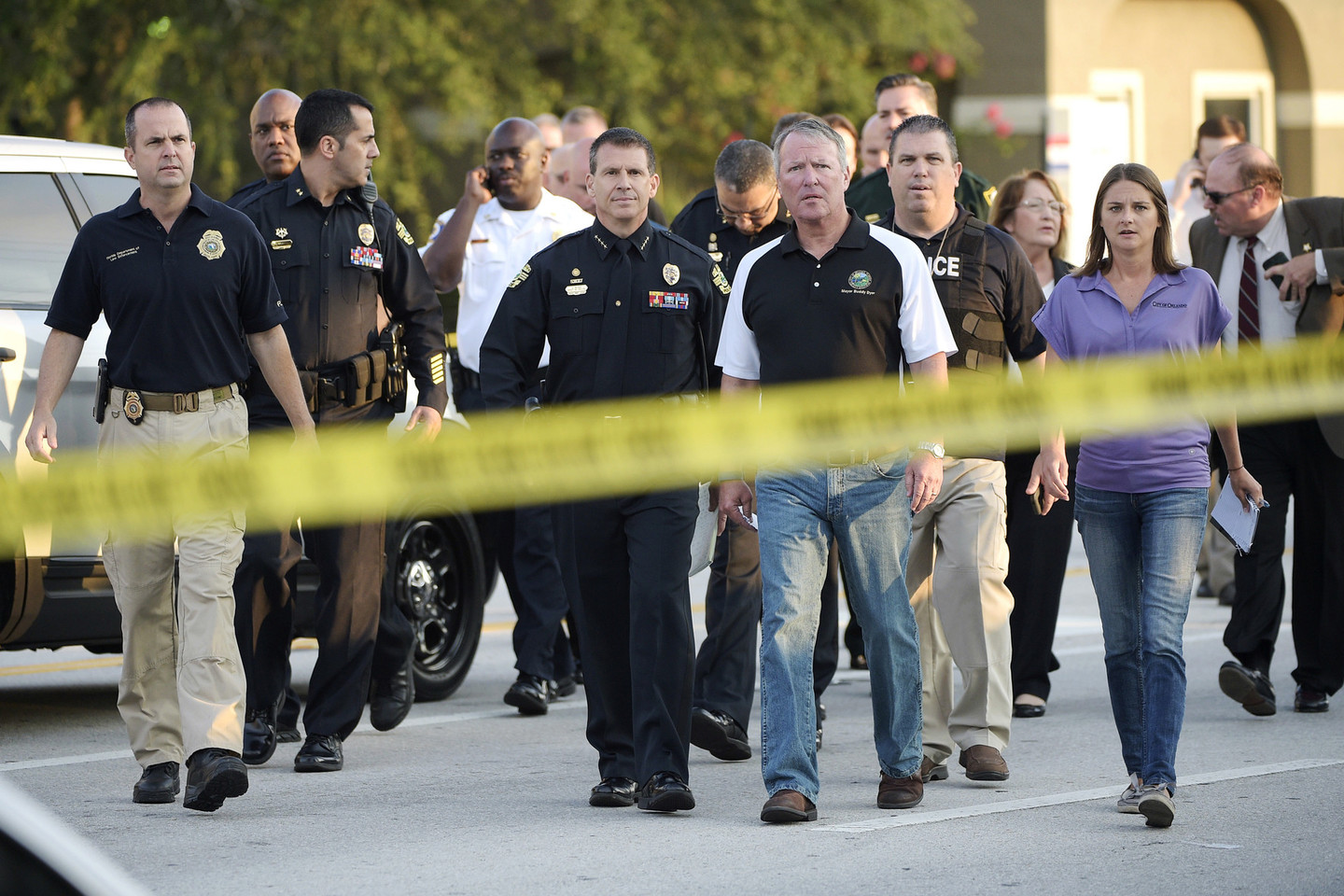 Sekmadienį Floridą sukrėtė tragedija: gėjų klube Orlande užpuolikas nušovė 50 žmonių, dar 53 sužaloti ir išvežti į ligoninę.<br>AP nuotr.