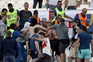 UEFA svarstys dėl sukeltų riaušių kaltinamų rusų likimą