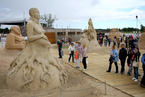 Įspūdingoms smėlio skulptūroms Jelgavoje – išbandymas lietumi