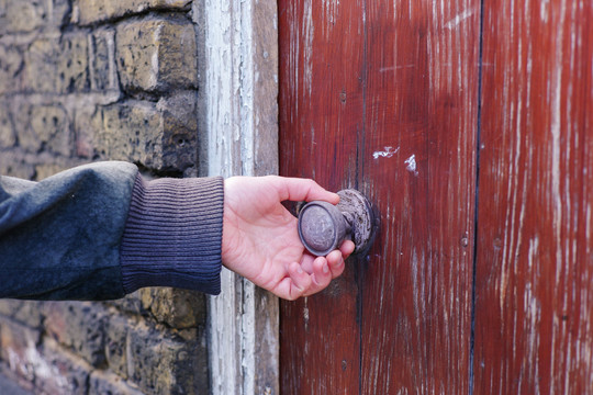 Kaunietė neviltyje: jos namuose siautėja neprašytas svečias
