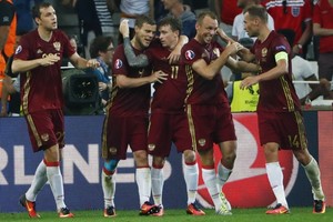 Rusijai – grėsmė lėkti iš „Euro 2016“ ir UEFA bauda