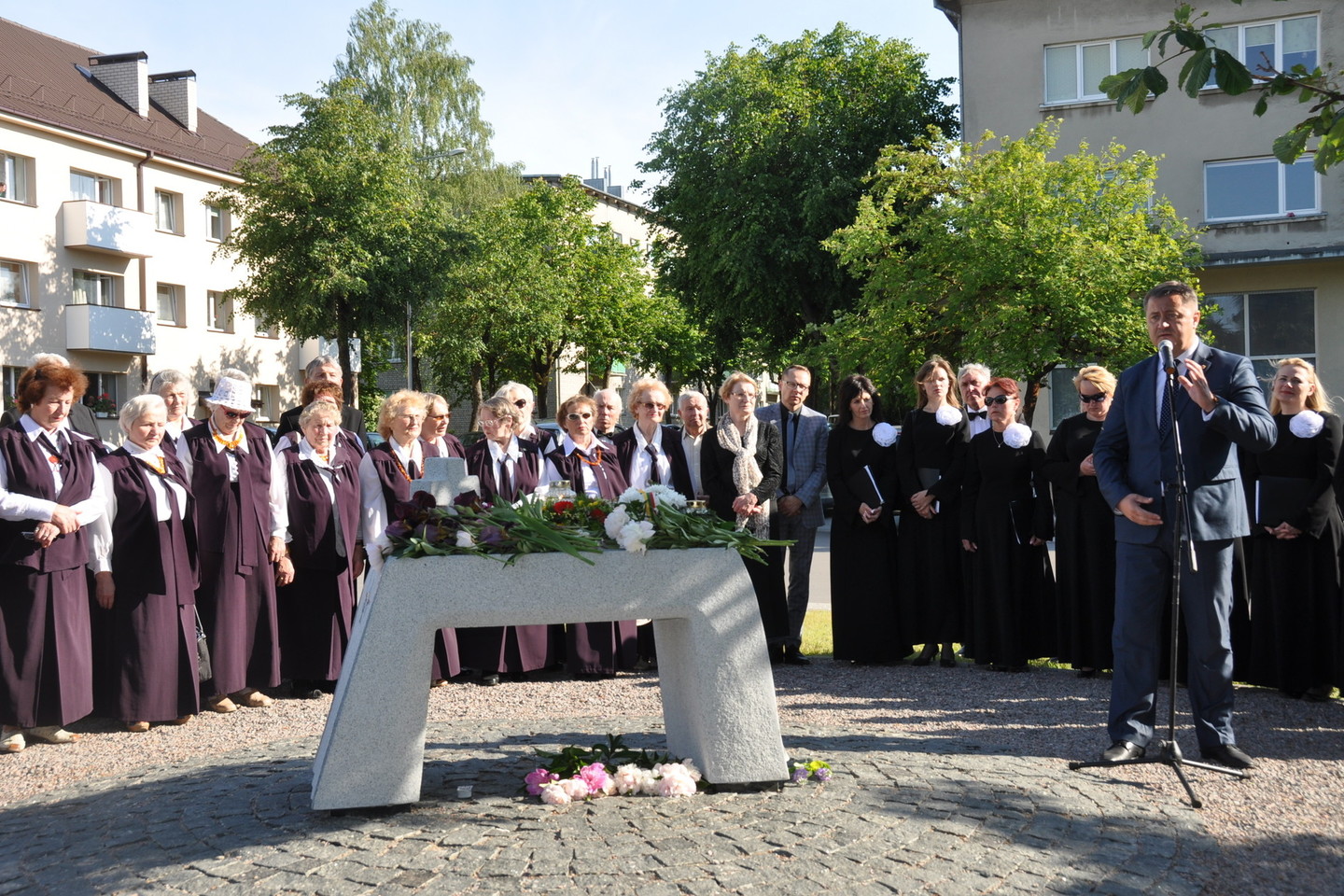 Renginio metu atidengtas ir pašventintas paminklas tremties aukoms atminti, aukotos šv. Mišios už Lietuvos gyventojų genocido ir rezistencijos aukas.