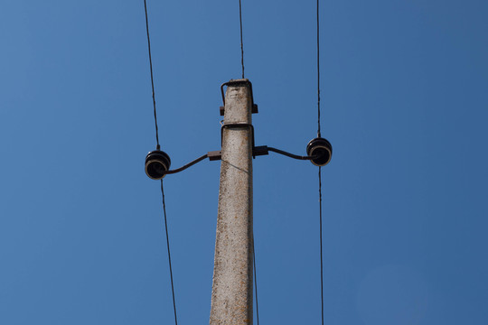 Barometras: elektros kaina Lietuvoje lėtai, bet mažėja