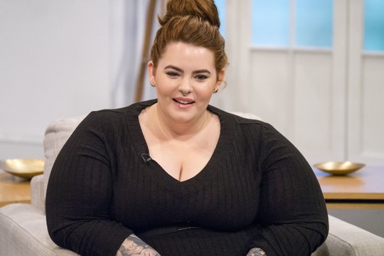 „Plius“ dydžio modelis Tess Holliday pagimdė sūnų