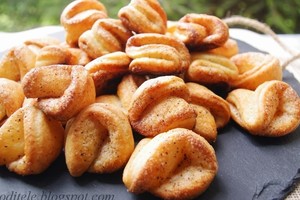 Sviestiniai varškės sausainiai: paprasta, kaip dukart du