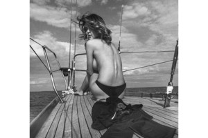 Meniškoje fotografijoje Asta Valentaitė – tik su kelnaitėmis