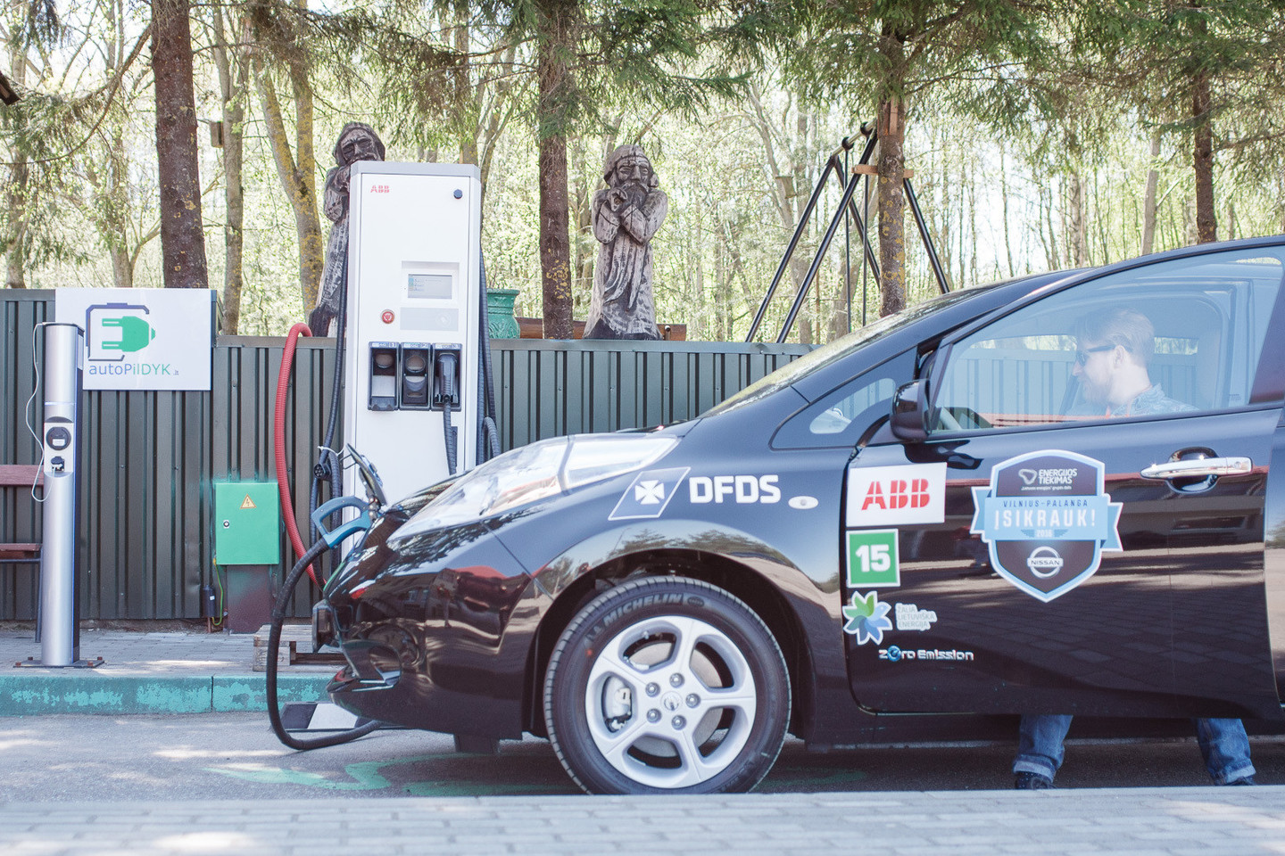 Elektromobilių ištvermės lenktynių dalyviai turės važiuoti ir greitai, ir taupiai.