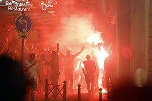 Anglijos futbolo sirgaliai siautė Lilyje: yra suimtų ir sužeistų