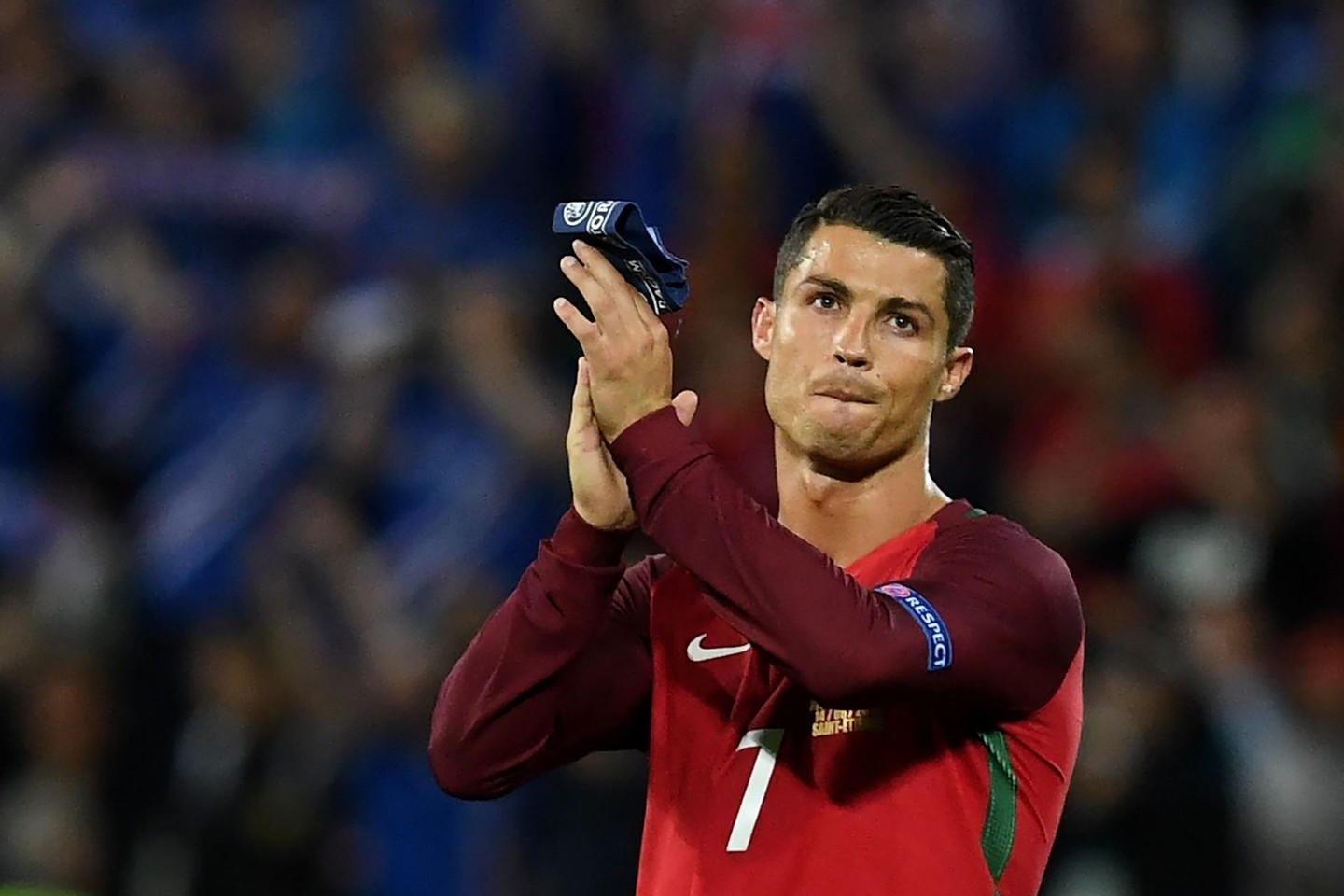 C.Ronaldo galvą papuošė išskutinėtos dvi linijos.