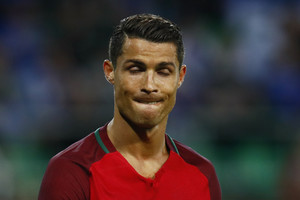 Islandiją įžeidusį Cristiano Ronaldo sirgaliai maišo su žemėmis