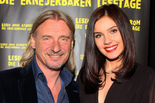 40-ties metų skirtumą milijonierius F. Ottas užglaisto bučiniais