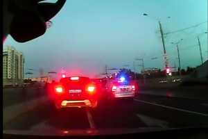 Sustabdę sprukusią rusę pareigūnai išvydo tikrą cirką