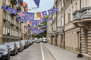 Siauroje senamiesčio gatvėje dviratininkams skyrė daugiau erdvės