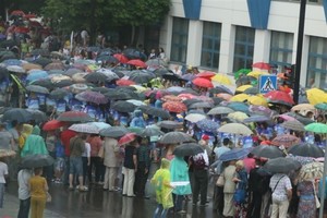 Alytiškiai į miesto gimtadienį rinkosi per liūtį