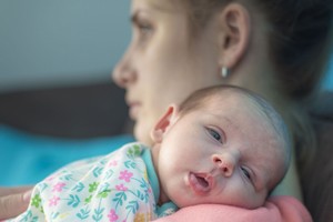 Vyro palikta jauna mama: „Pažeminimą pajutau jau ligoninėje“