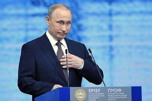 V. Putino ironija: „Kaip 200 mūsiškių atkalė tūkstančius anglų?“