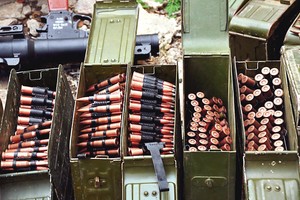 Ukrainoje klestinti ginklų kontrabanda grasina Europai