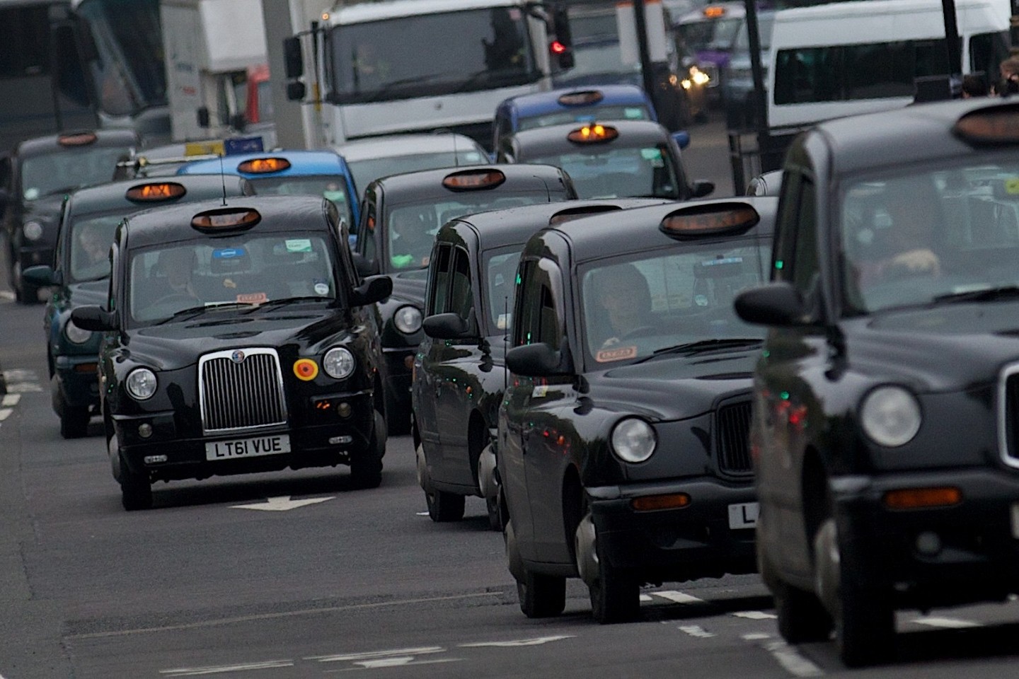 Kuo ilgiau žmogus vairuoja taksi, tuo didesnis tampa jo hipokampas.<br>AFP/Scanpix nuotr.