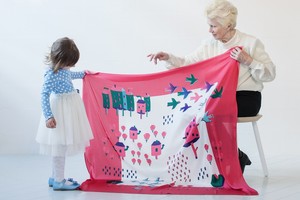 Tarp geriausių dizaino darbų – ir pasakas sekanti skara