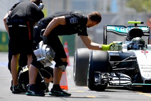 „Formulės-1“ kvalifikacija Baku baigėsi L.Hamiltono avarija