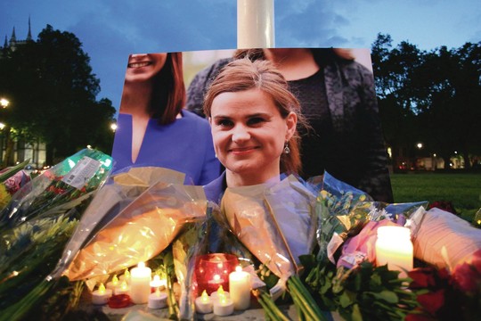 Parlamentarės nužudymas turės įtakos referendume dėl „Brexit“