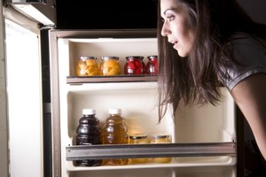 Ką valgyti vakare, kad galėtumėte išsimiegoti, bet nesustorėti?