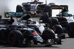 „Formulės-1“ lenktynėse Baku – intriga iki paskutinio rato
