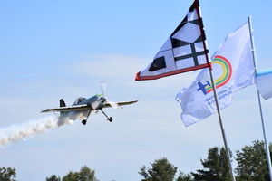 Nidoje aviacijos šventę vainikavo Jurgio Kairio kilpos ore