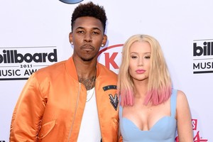 Iggy Azalea atšaukė sužadėtuves su krepšininku Nicku Youngu