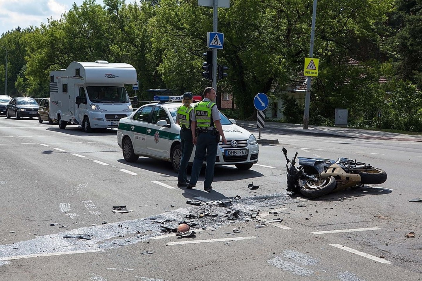 Tragiškas savaitgalis keliuose: avarijose žuvo penki žmonės, dar 42 buvo sužaloti.