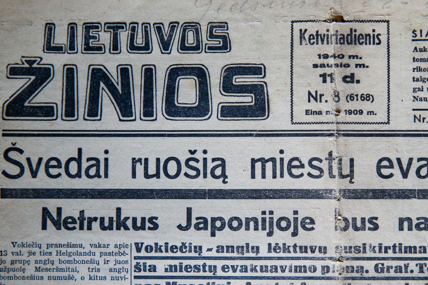 93 metų skautas Eugenijus Oparinas atsiuntė redakcijai „Lietuvos žinias“, kurias išsaugojo nuo 1940 metų<br>T.Bauro nuotr.