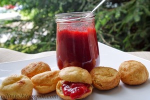 Atsibodo įprasta braškių uogienė? Virkite kitaip – su bananais