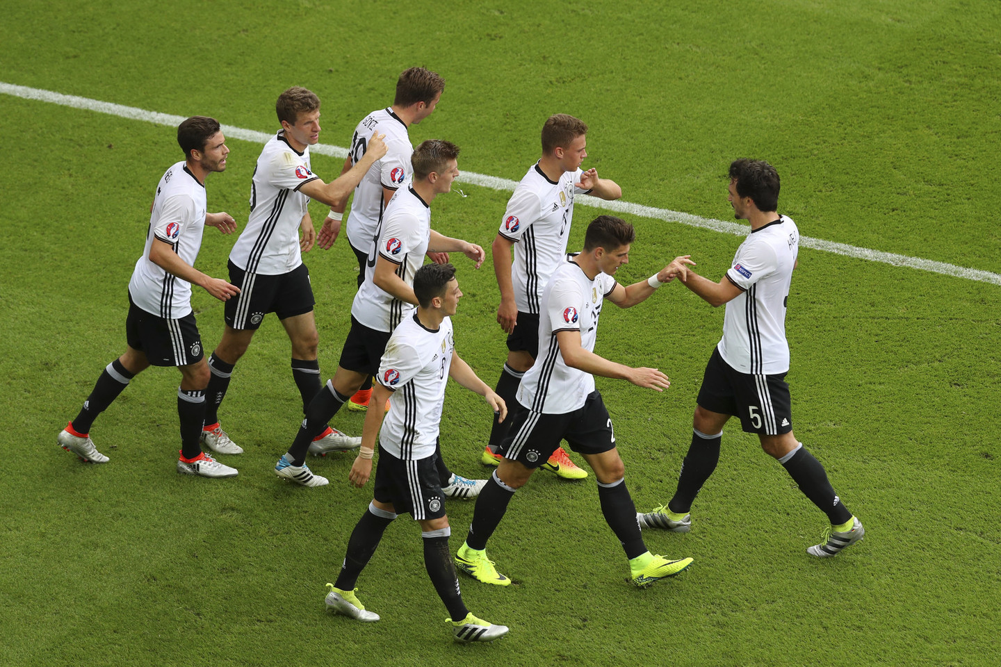 Vokietijos futbolo rinktinė įmušė įvartį pirmame kėlinyje ir pirmavo prieš Šiaurės Airiją 1:0.<br>AP nuotr.